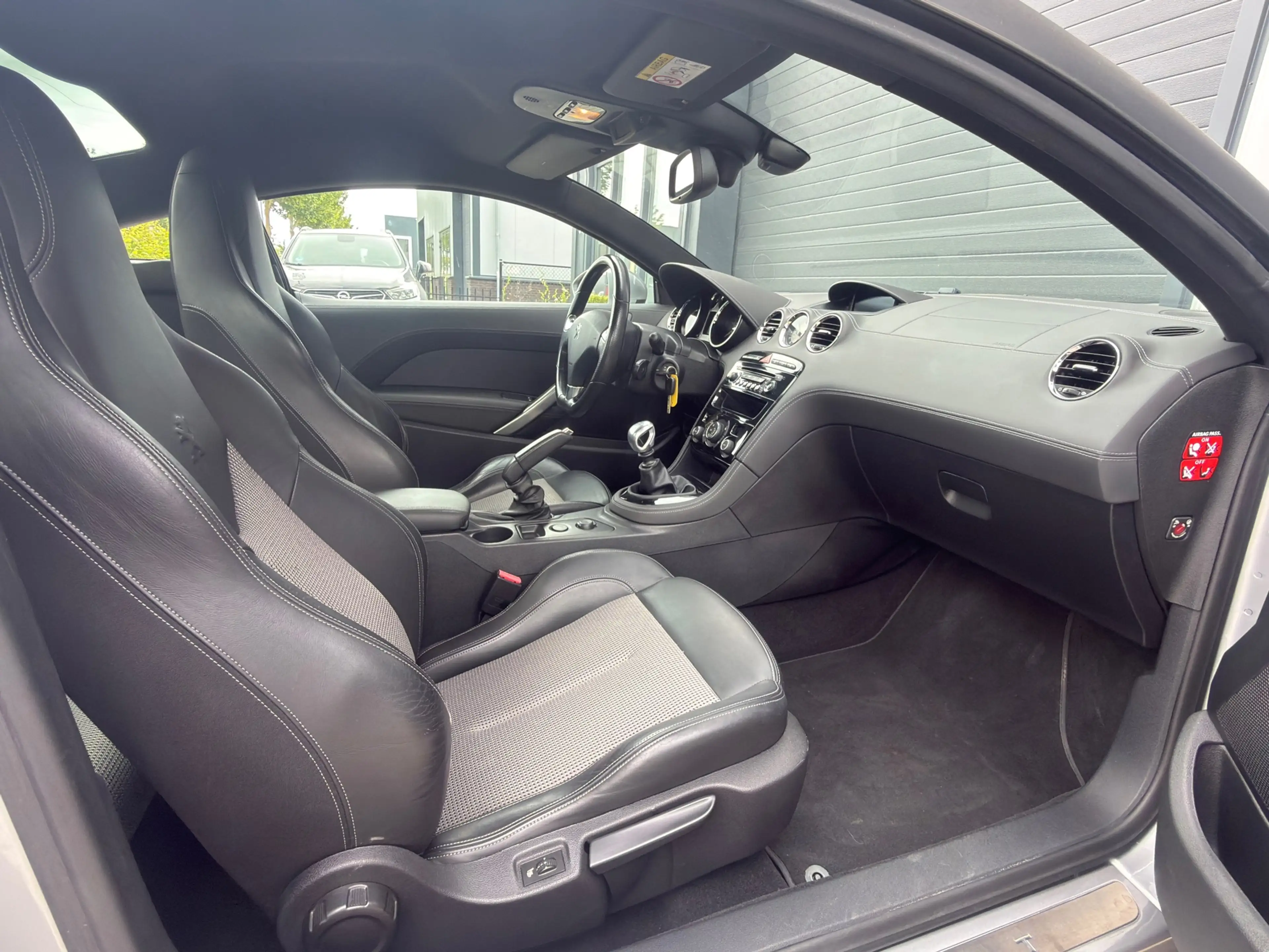 Peugeot RCZ 1.6 THP / PARKEERSENSOREN / OH BOEKEN AANWEZIG — photo 9