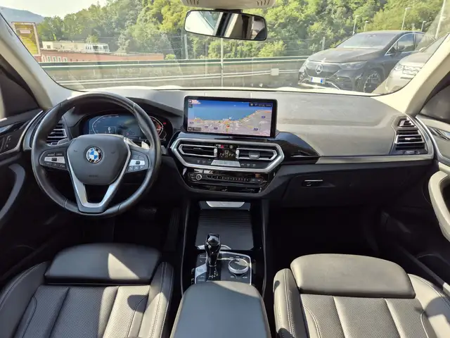 BMW X3 view 8