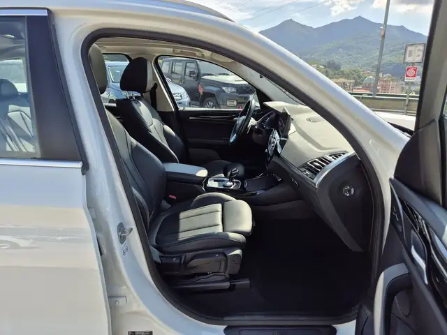 BMW X3 view 9