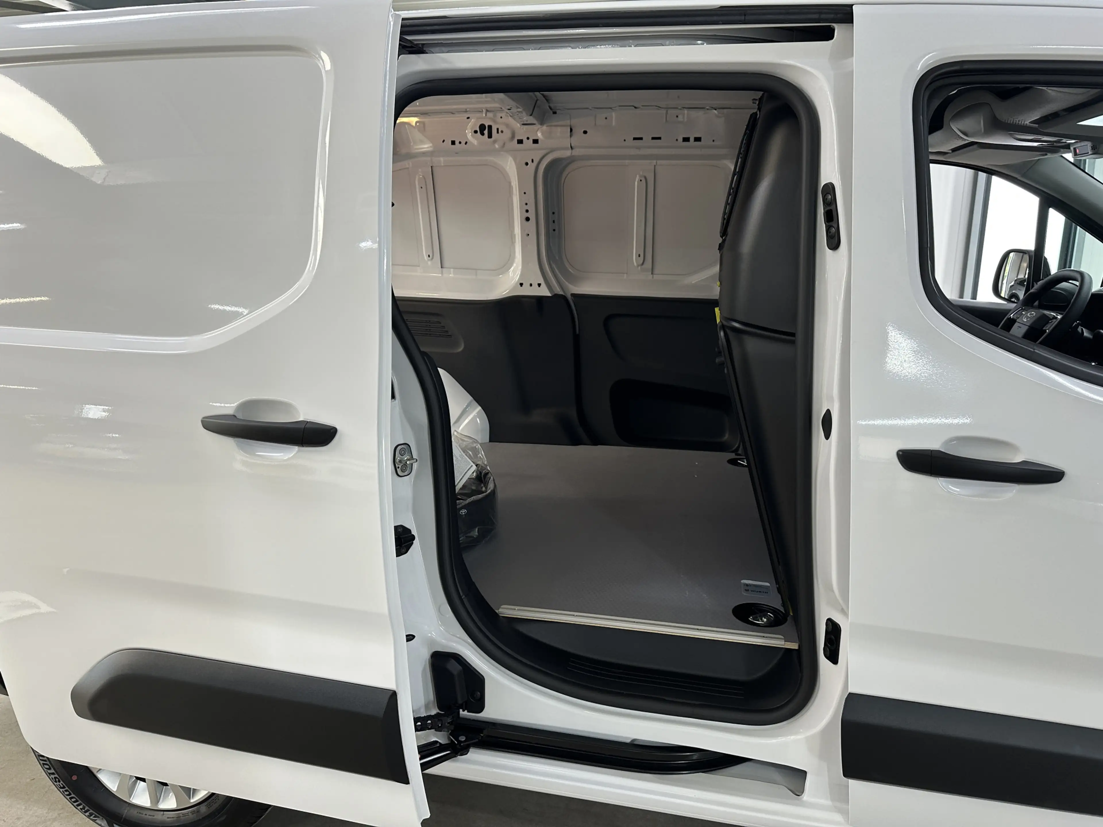 Toyota Proace City Electric Challenger Long (L2) 50 kWh 136pk | 3pers — photo 33