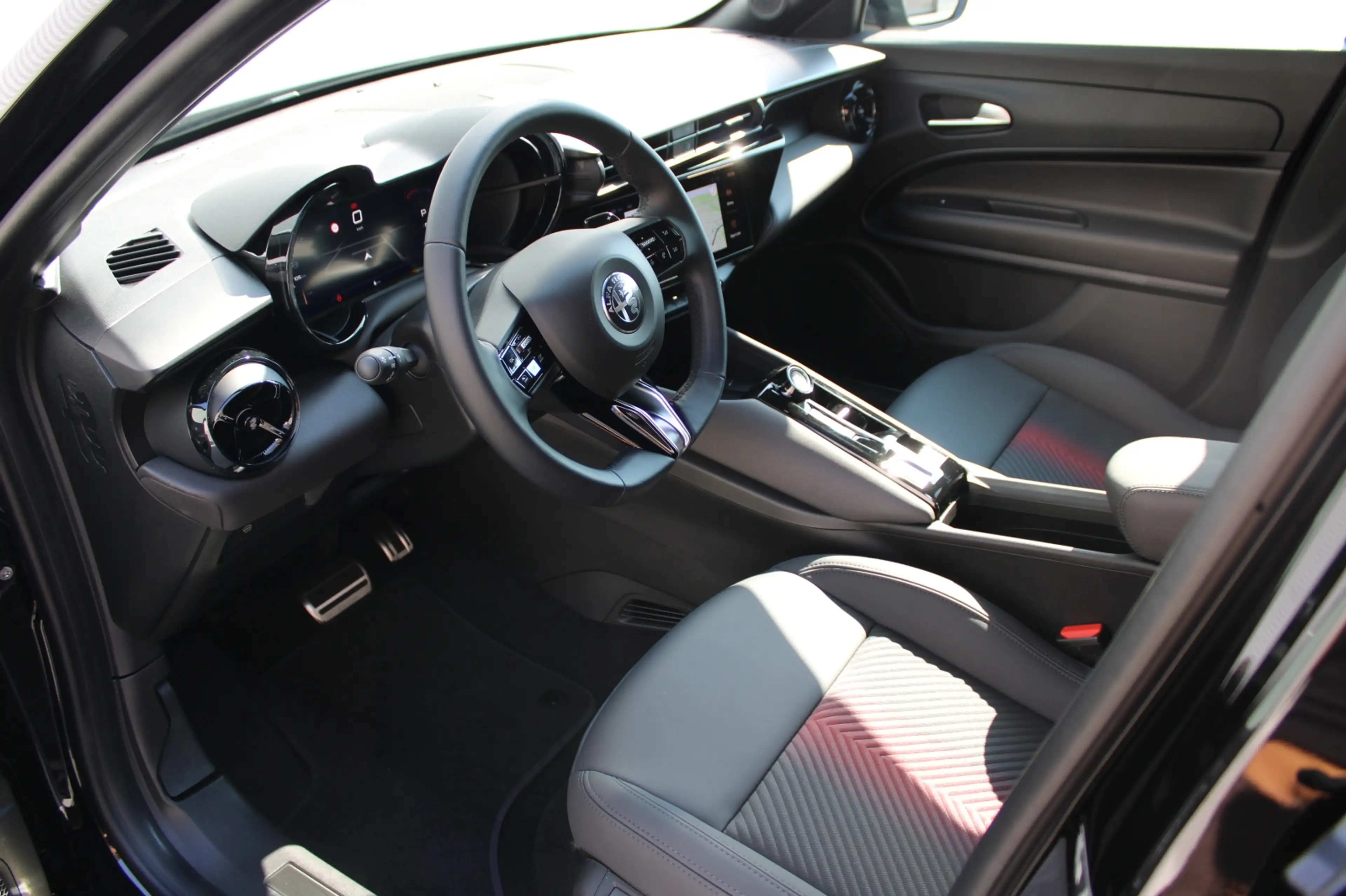 Alfa Romeo Junior Junior Ibrida 145 TI eDCT6 — photo 7