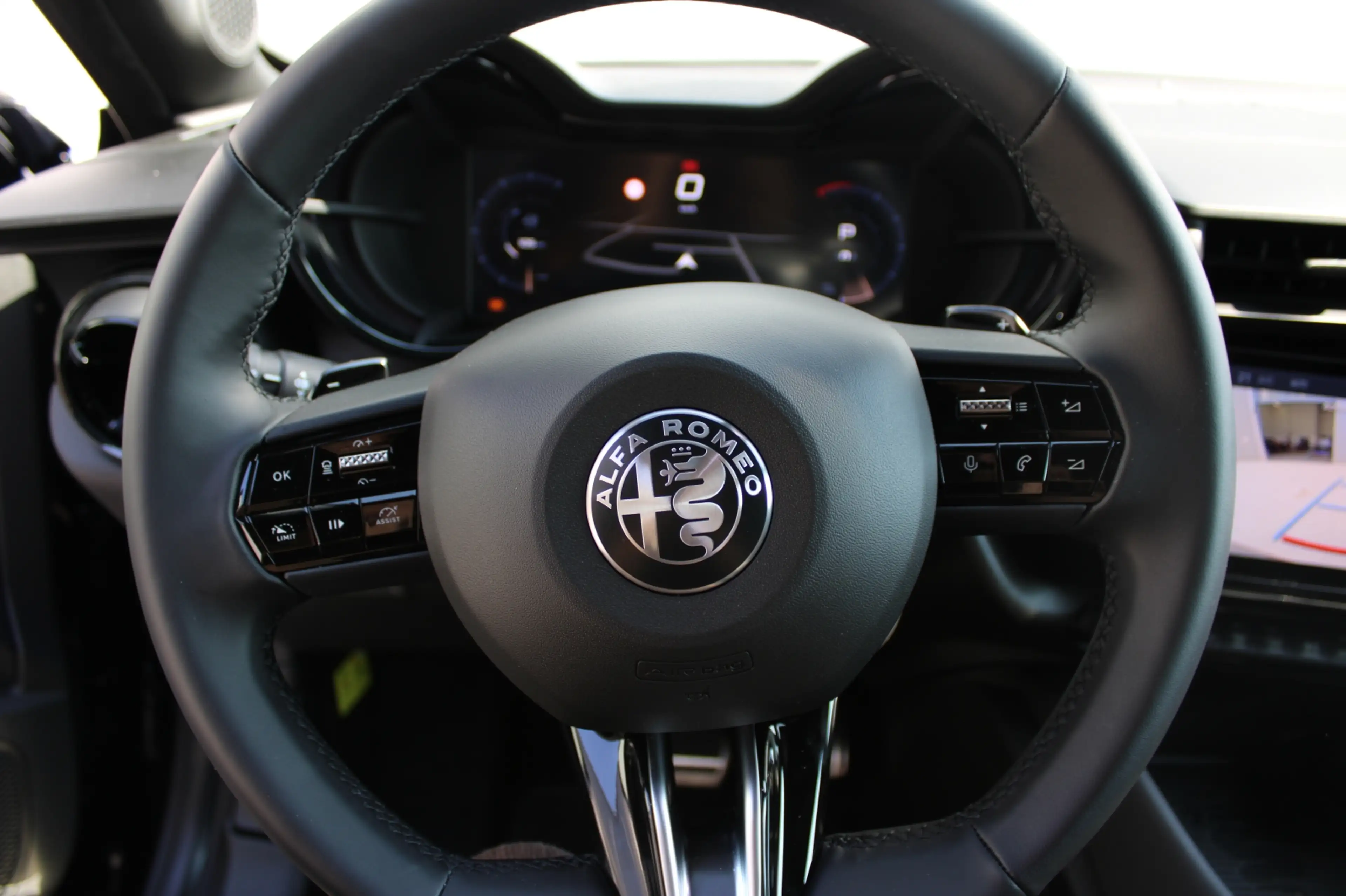 Alfa Romeo Junior Junior Ibrida 145 TI eDCT6 — photo 4