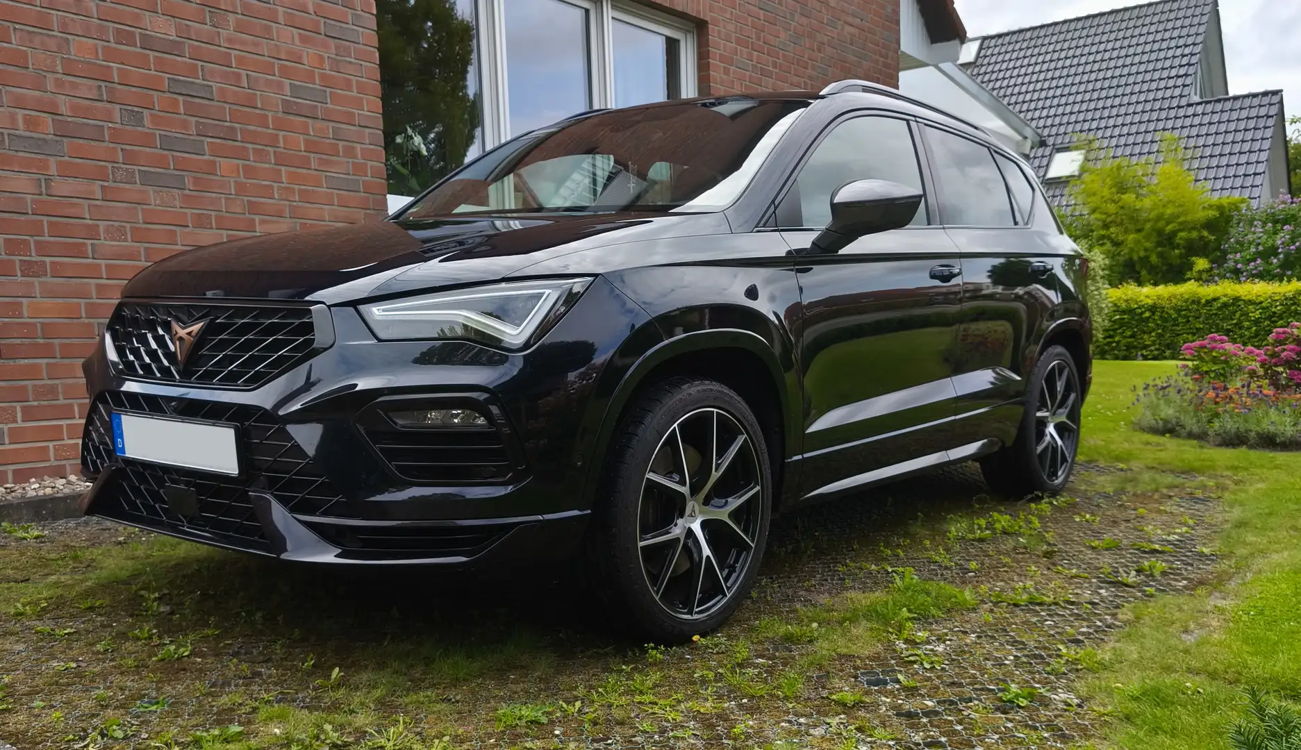 CUPRA Ateca 300PS Akrapovic PANO AHK BEATS 360 Schwarz - 1
