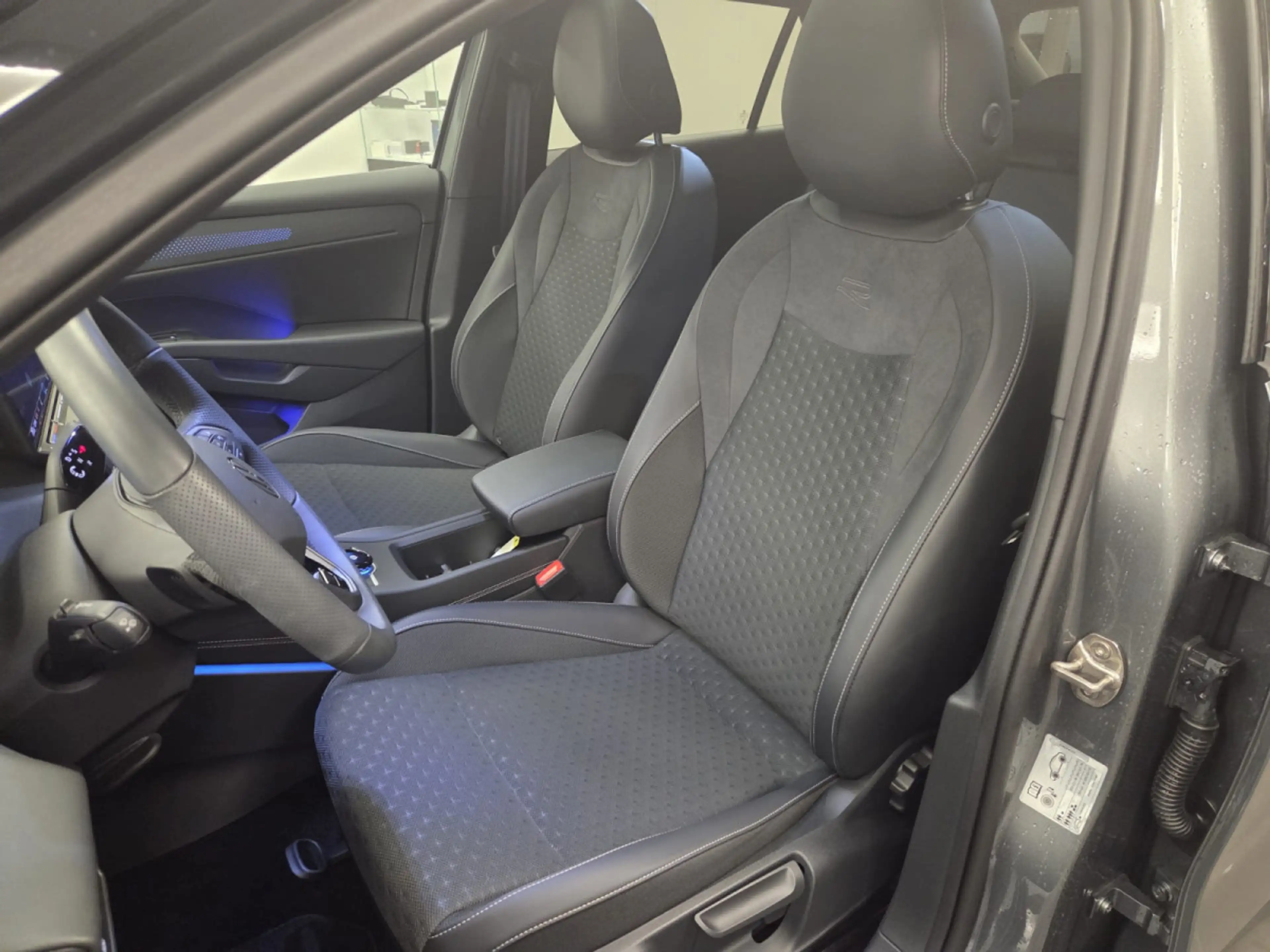 Volkswagen T-Roc TSI R-Line 150 CV / 110 KW DSG — photo 2