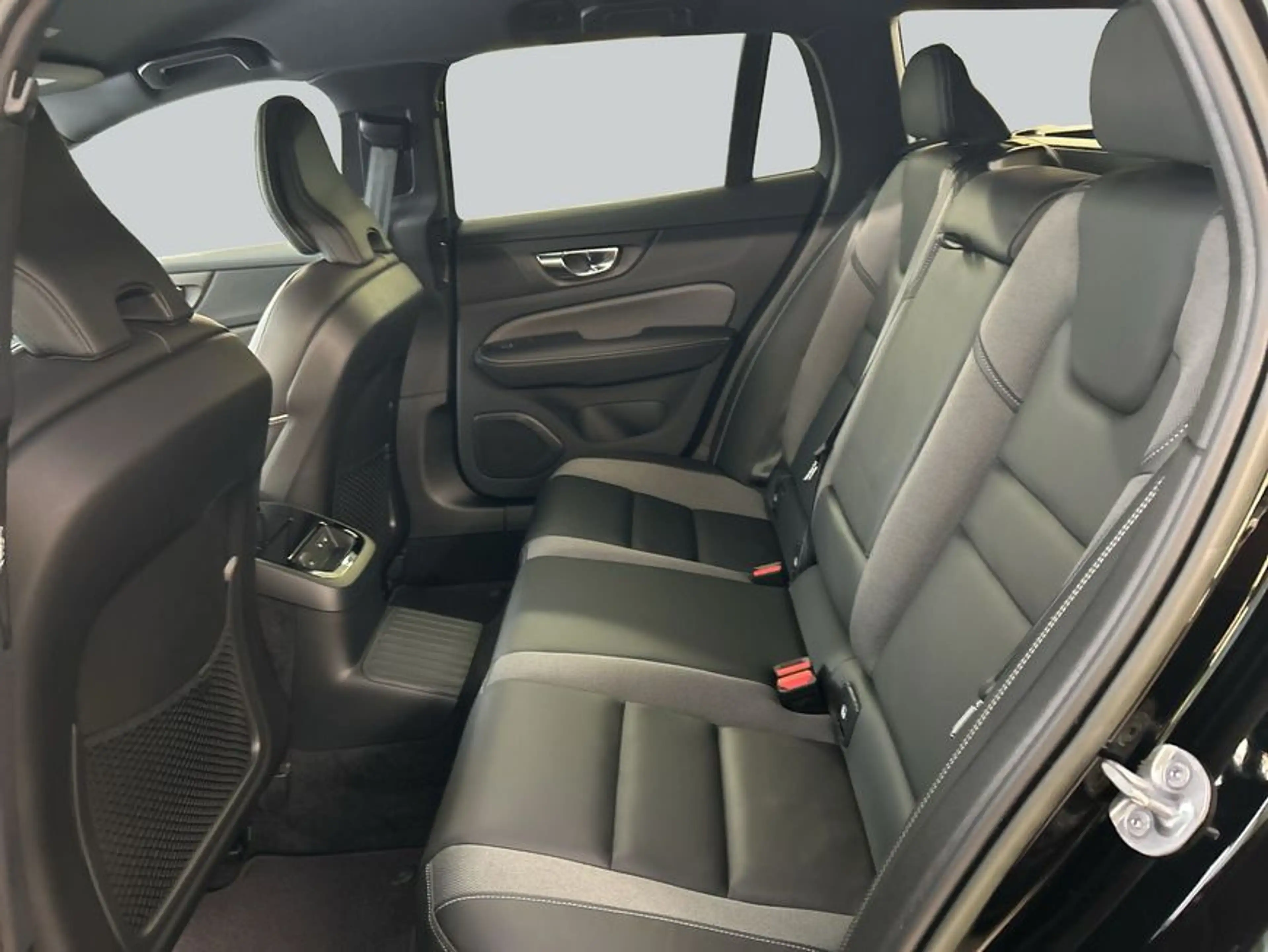 Volvo V60 T6 AWD Recharge Plus Bright — photo 12