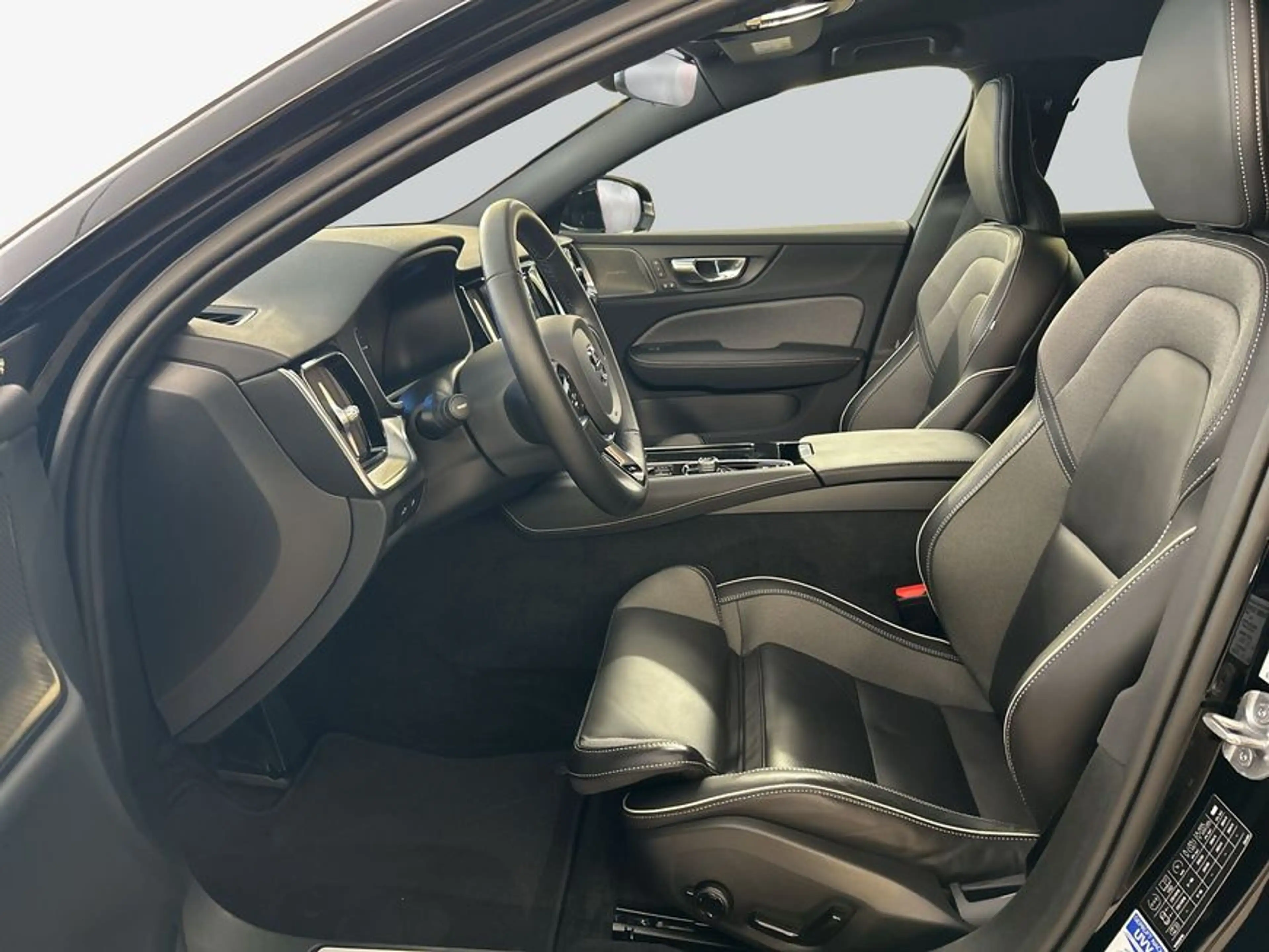 Volvo V60 T6 AWD Recharge Plus Bright — photo 10