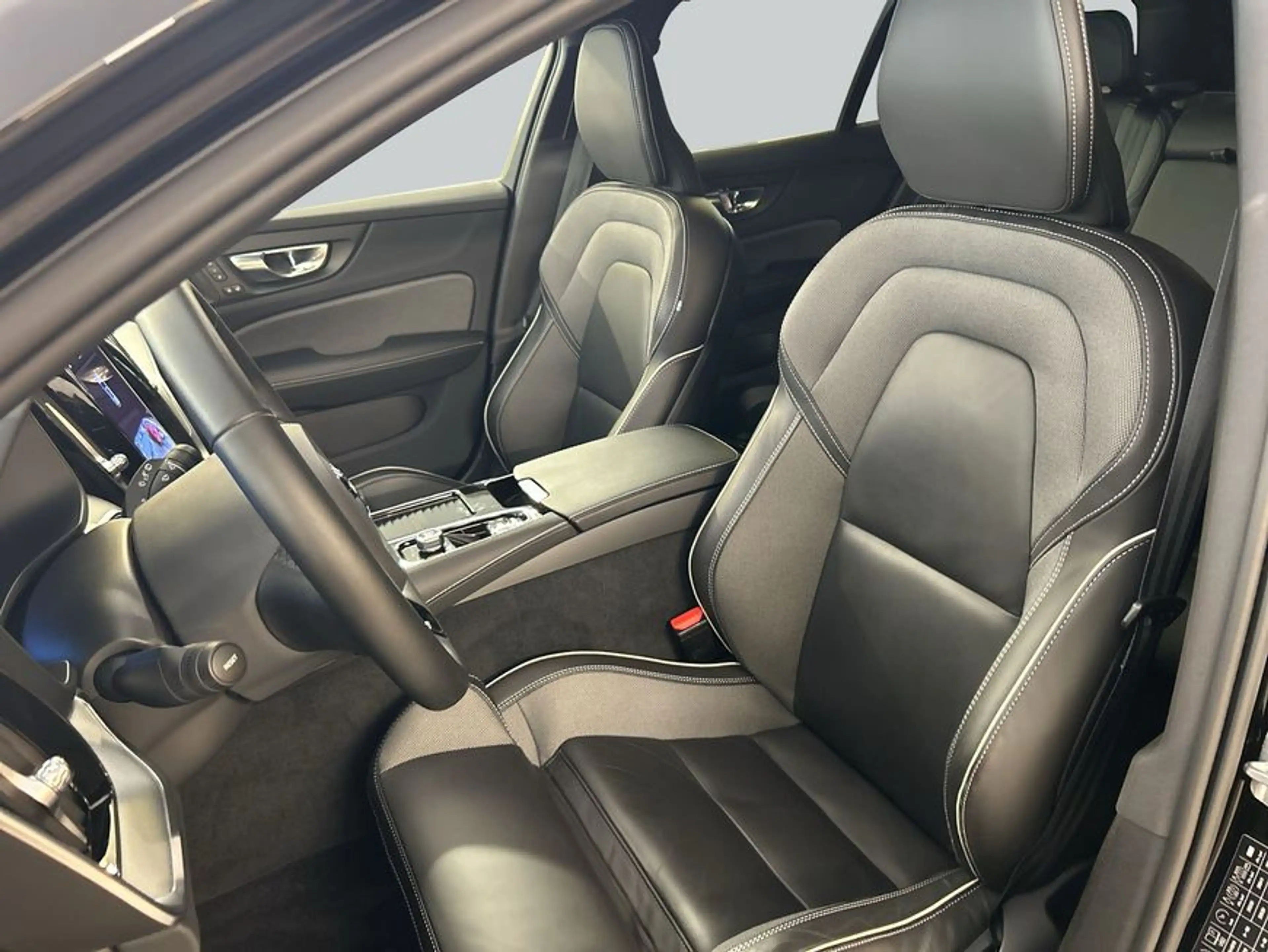 Volvo V60 T6 AWD Recharge Plus Bright — photo 11