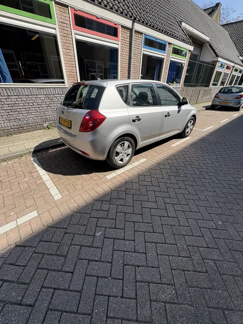 Kia Ceed / cee'd 1.4 X-tra Gris - 2