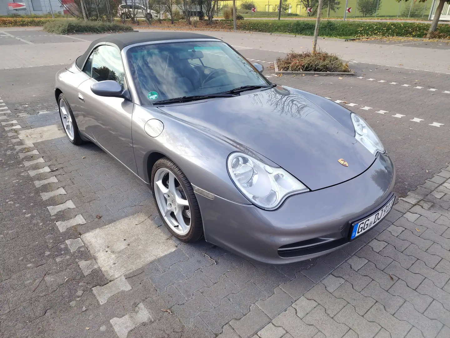 Porsche 911 996 Carrera Cabrio mit Klappen-Auspuff Grau - 1