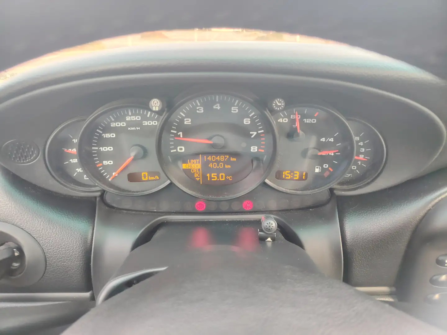 Porsche 911 996 Carrera Cabrio mit Klappen-Auspuff Grau - 2