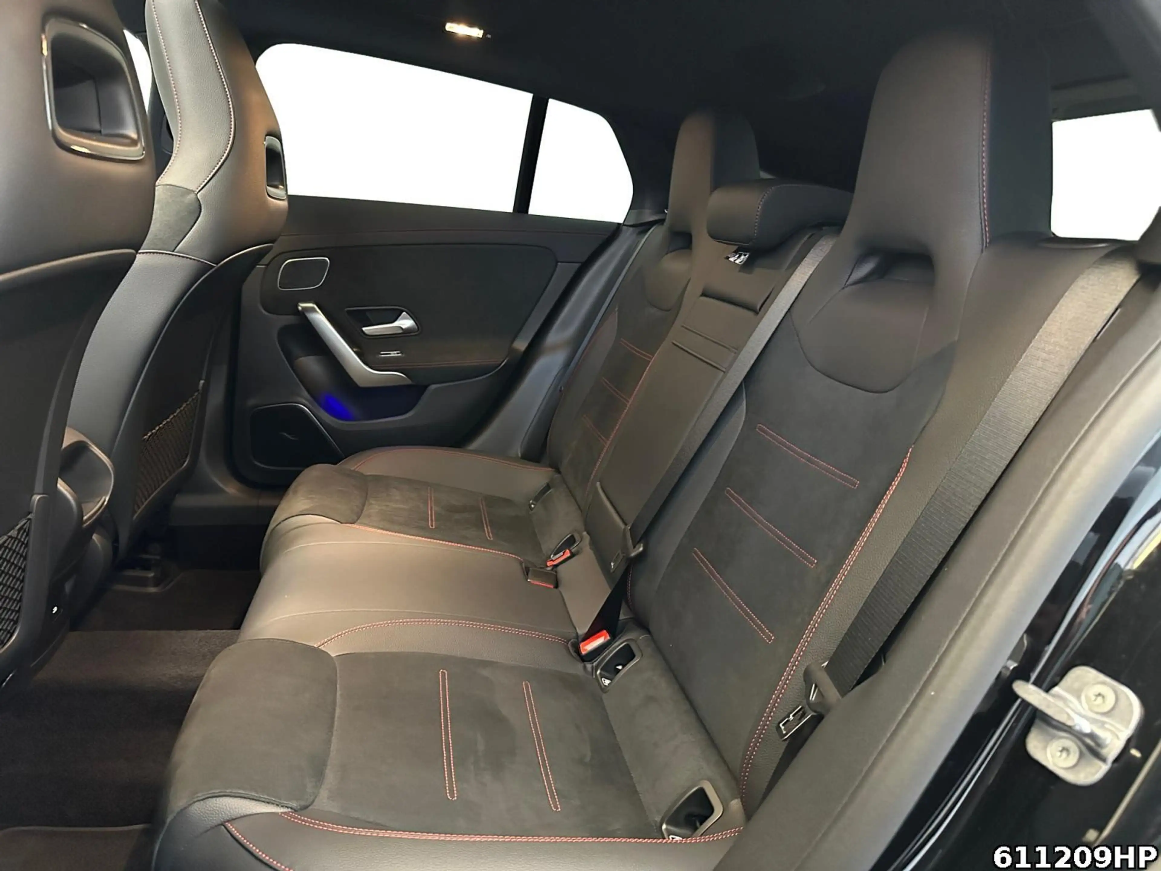 Mercedes-Benz CLA 220 d AMG AHK Pano Burmester Multibeam — photo 12