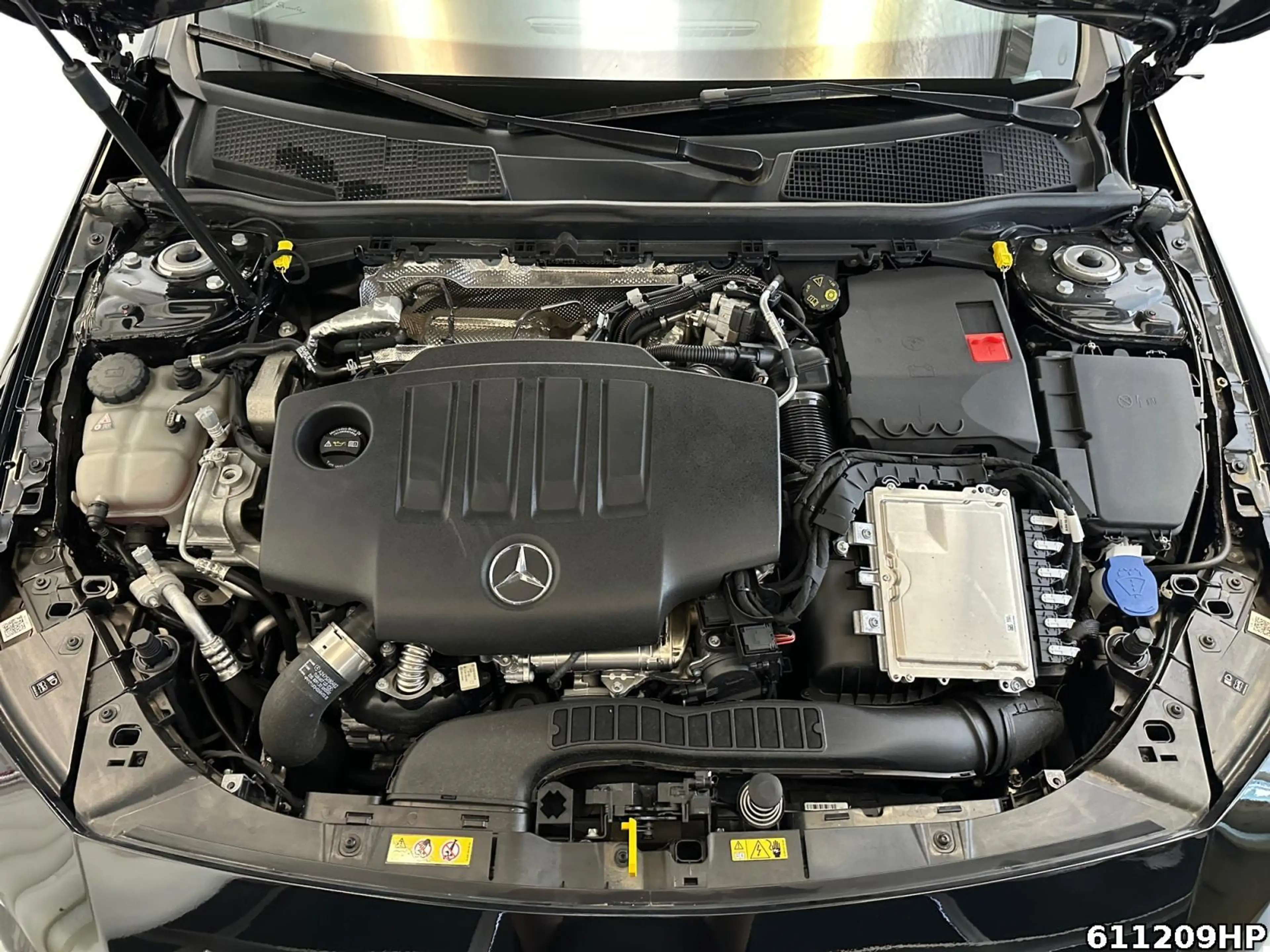 Mercedes-Benz CLA 220 d AMG AHK Pano Burmester Multibeam — photo 7