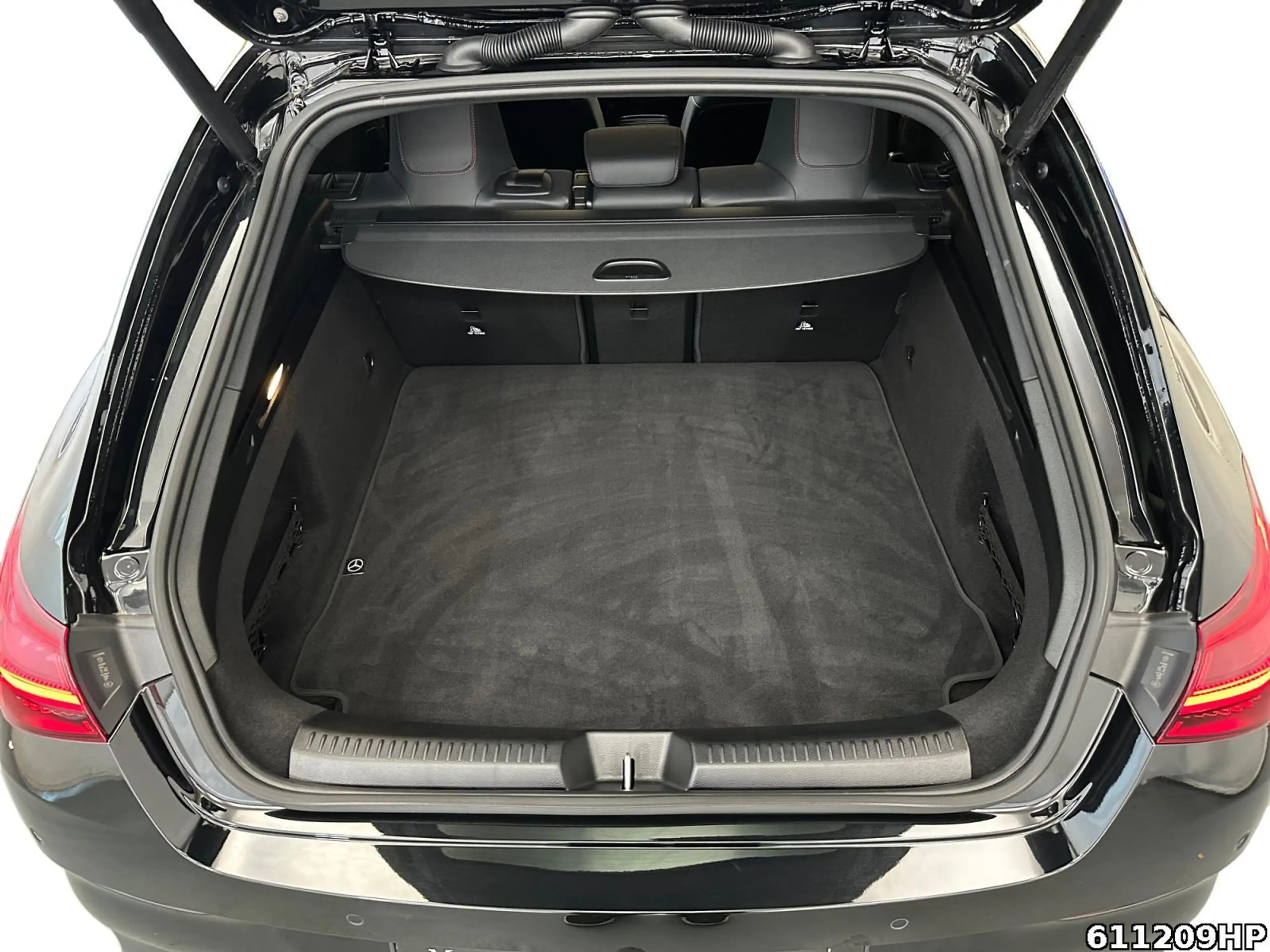Mercedes-Benz CLA 220 d AMG AHK Pano Burmester Multibeam — photo 6