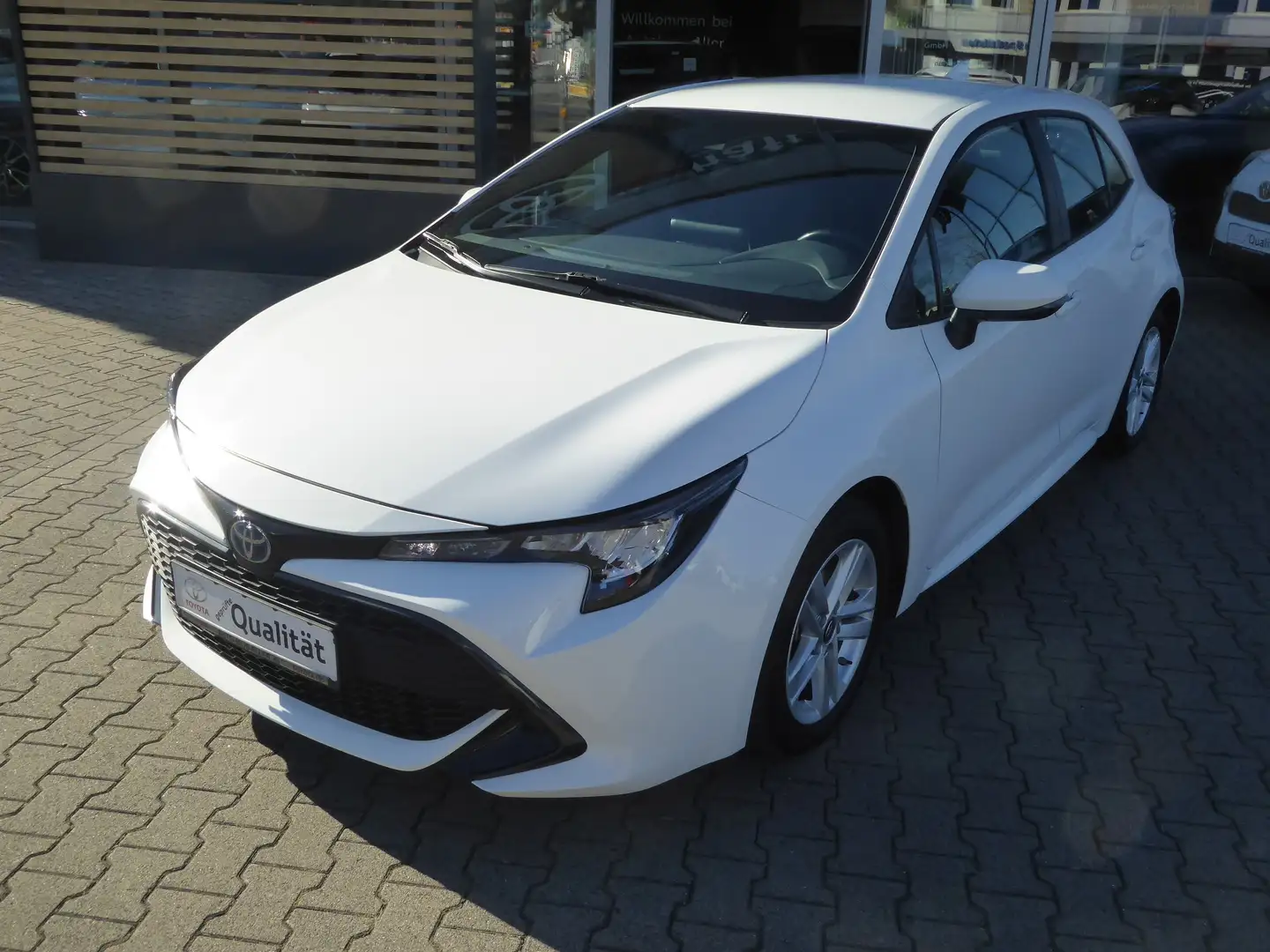Toyota Corolla Corolla 5-tg. 1.8H Comfort + AHK Weiß - 1