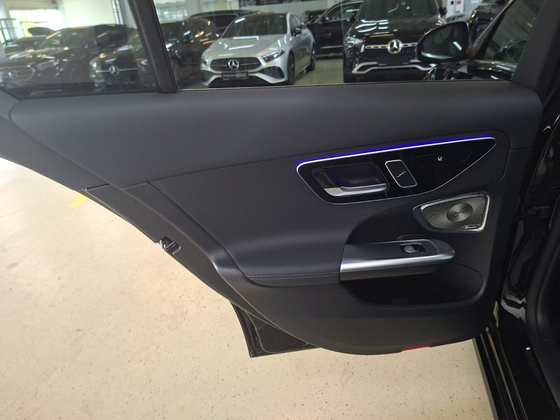 Mercedes-Benz C 400 C 400 e 4MATIC — photo 13