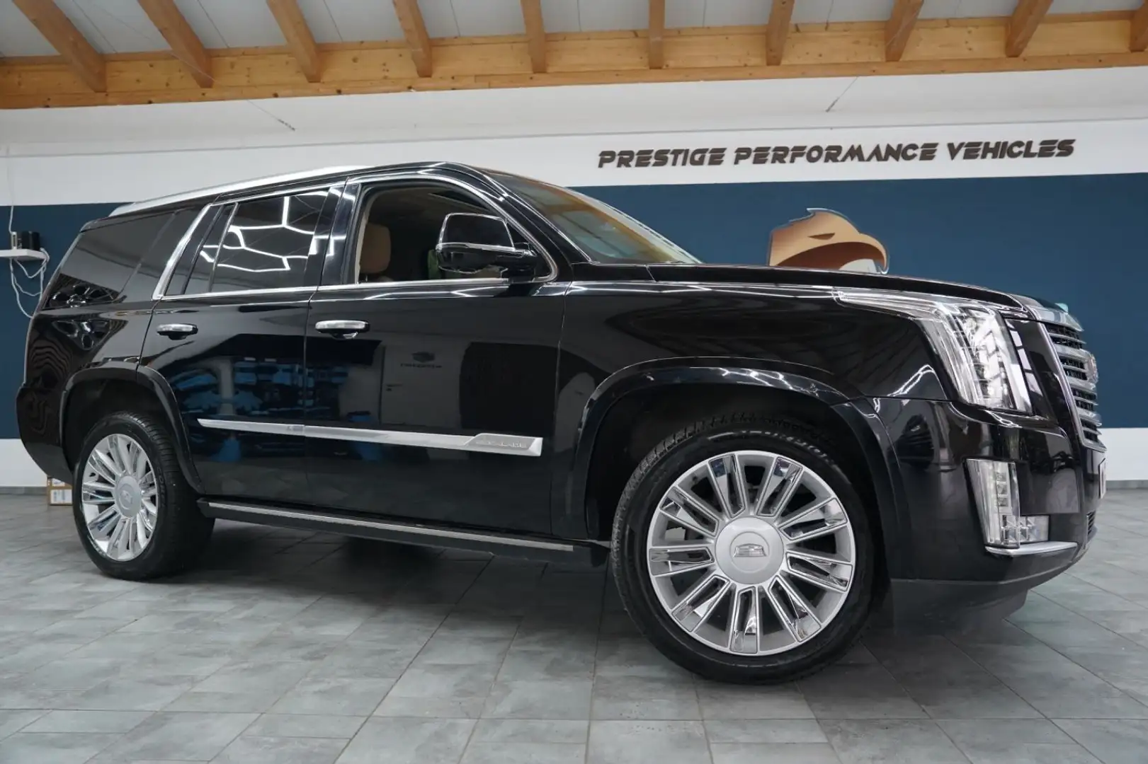 Cadillac Escalade 6.2L V8 Platinum Schwarz - 1