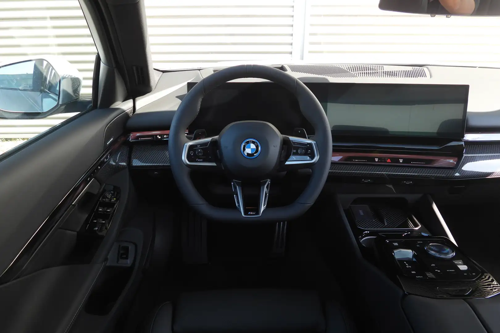 BMW 530 5 Serie 530e M Sport Automaat / Panoramadak / Trek Grijs - 2