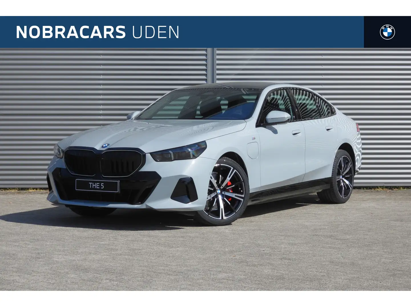 BMW 530 5 Serie 530e M Sport Automaat / Panoramadak / Trek Grijs - 1