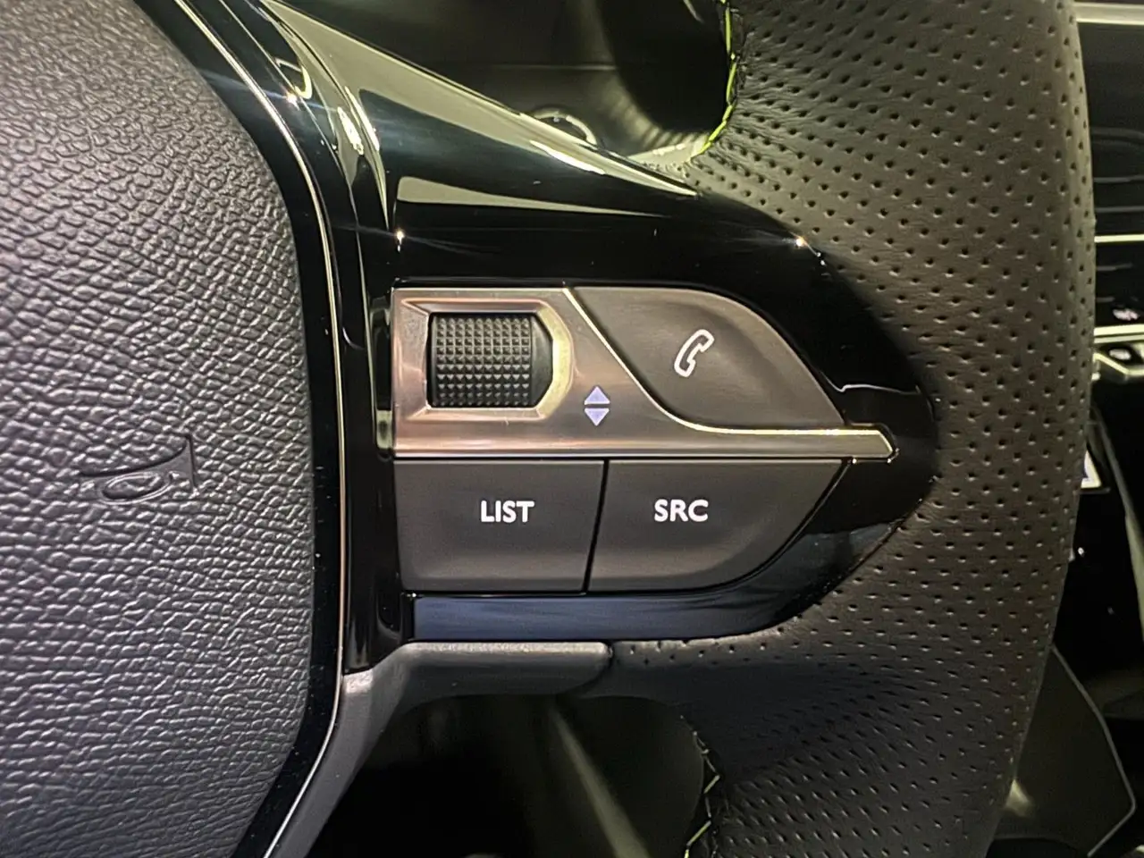 Peugeot 2008 Hybrid 145 GT Exclusive AHK 360Grad Kam., миниатюра 16