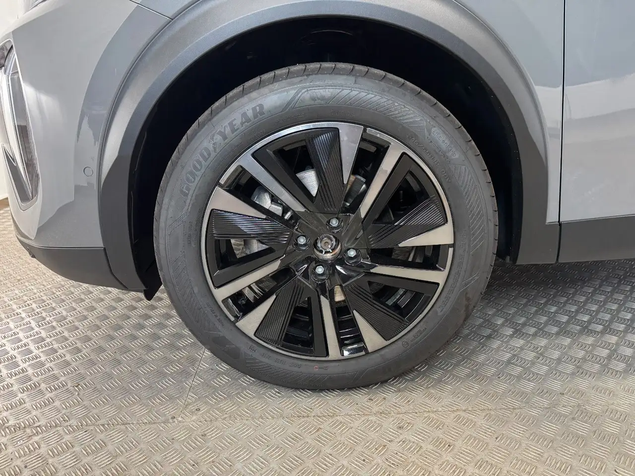 Peugeot 2008 Hybrid 145 GT Exclusive AHK 360Grad Kam., миниатюра 27