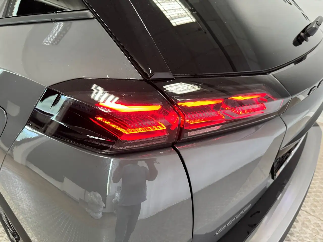 Peugeot 2008 Hybrid 145 GT Exclusive AHK 360Grad Kam., миниатюра 24