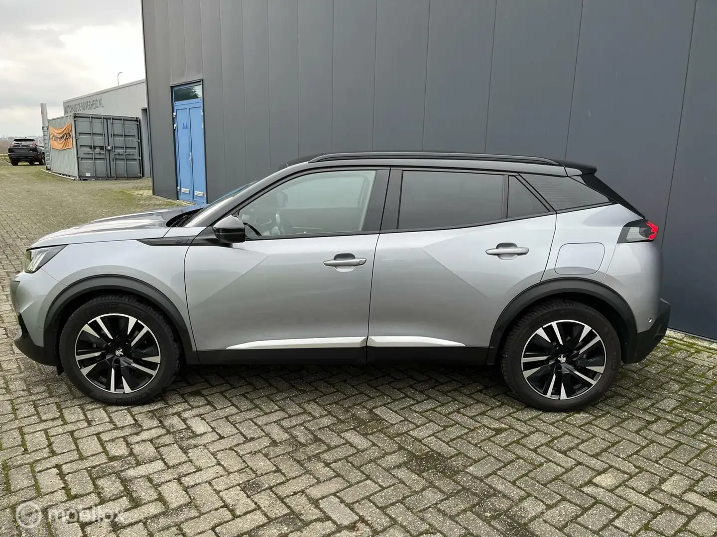 Peugeot e-2008 EV GT 50 kWh Grijs - 2