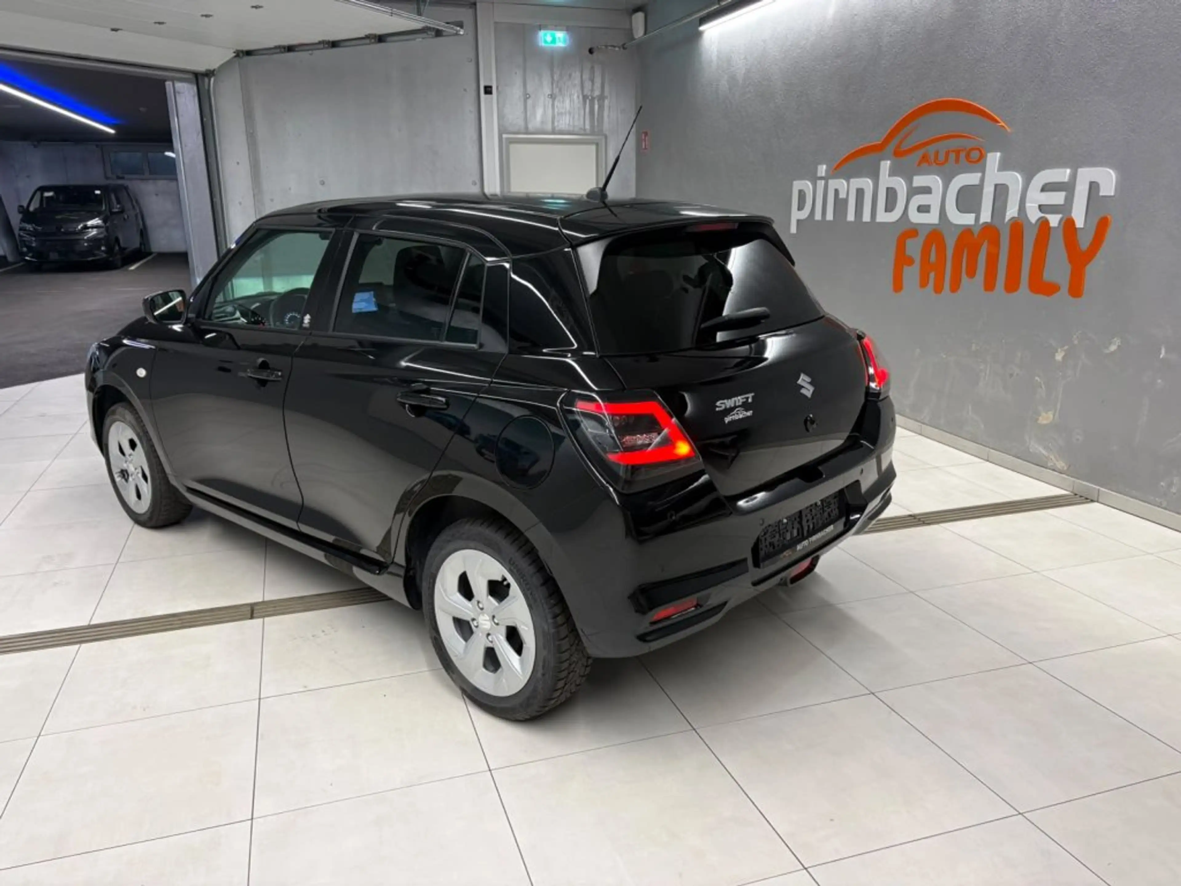 Suzuki Swift 1.2 HYBRID ALLGRIP shine — photo 2