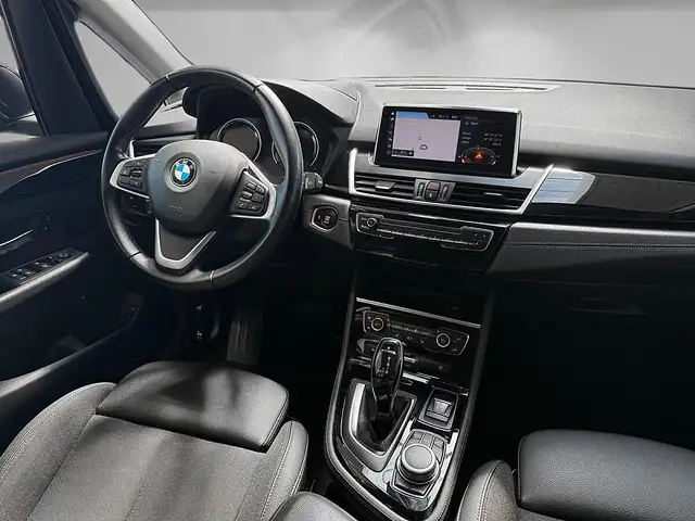 BMW 2 Series view 10