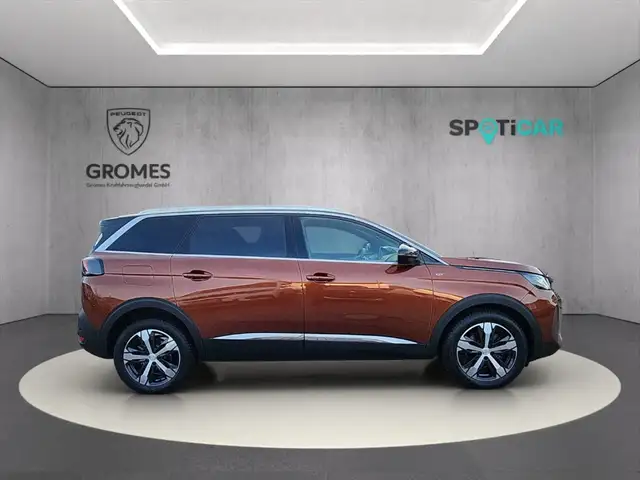 Peugeot 5008 view 2