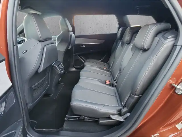 Peugeot 5008 view 8