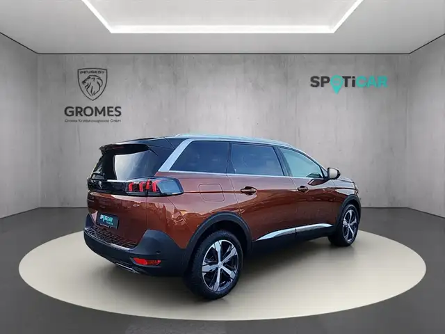 Peugeot 5008 view 3
