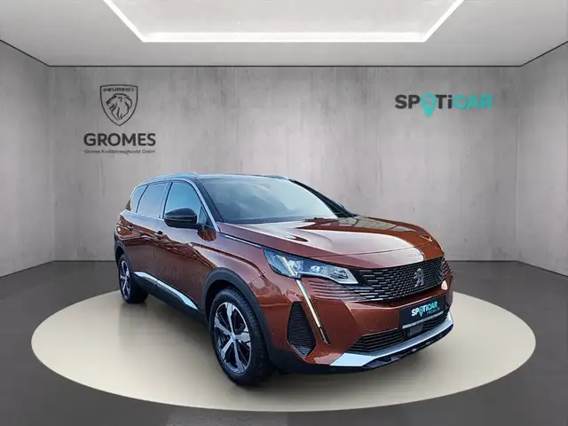 Peugeot 5008 main image