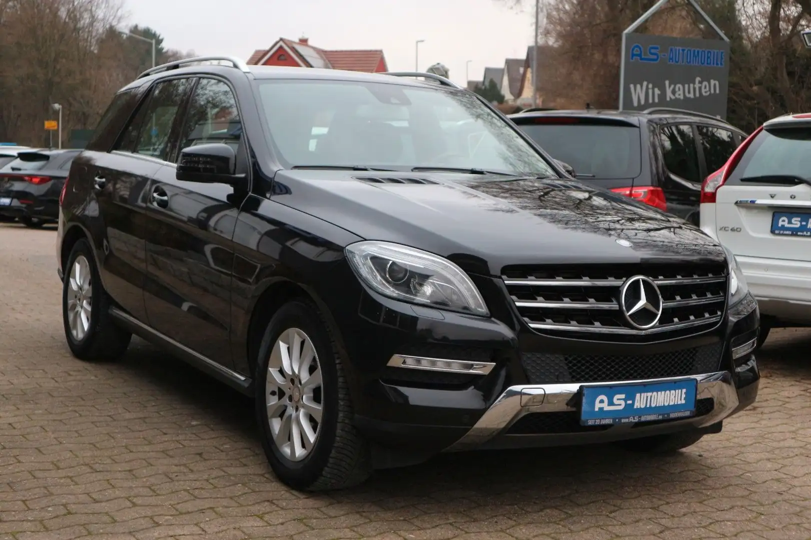 Mercedes-Benz ML 350 CDI BlueTec 4Matic *1.HD/LEDER/NAVI/AHK* Schwarz - 1