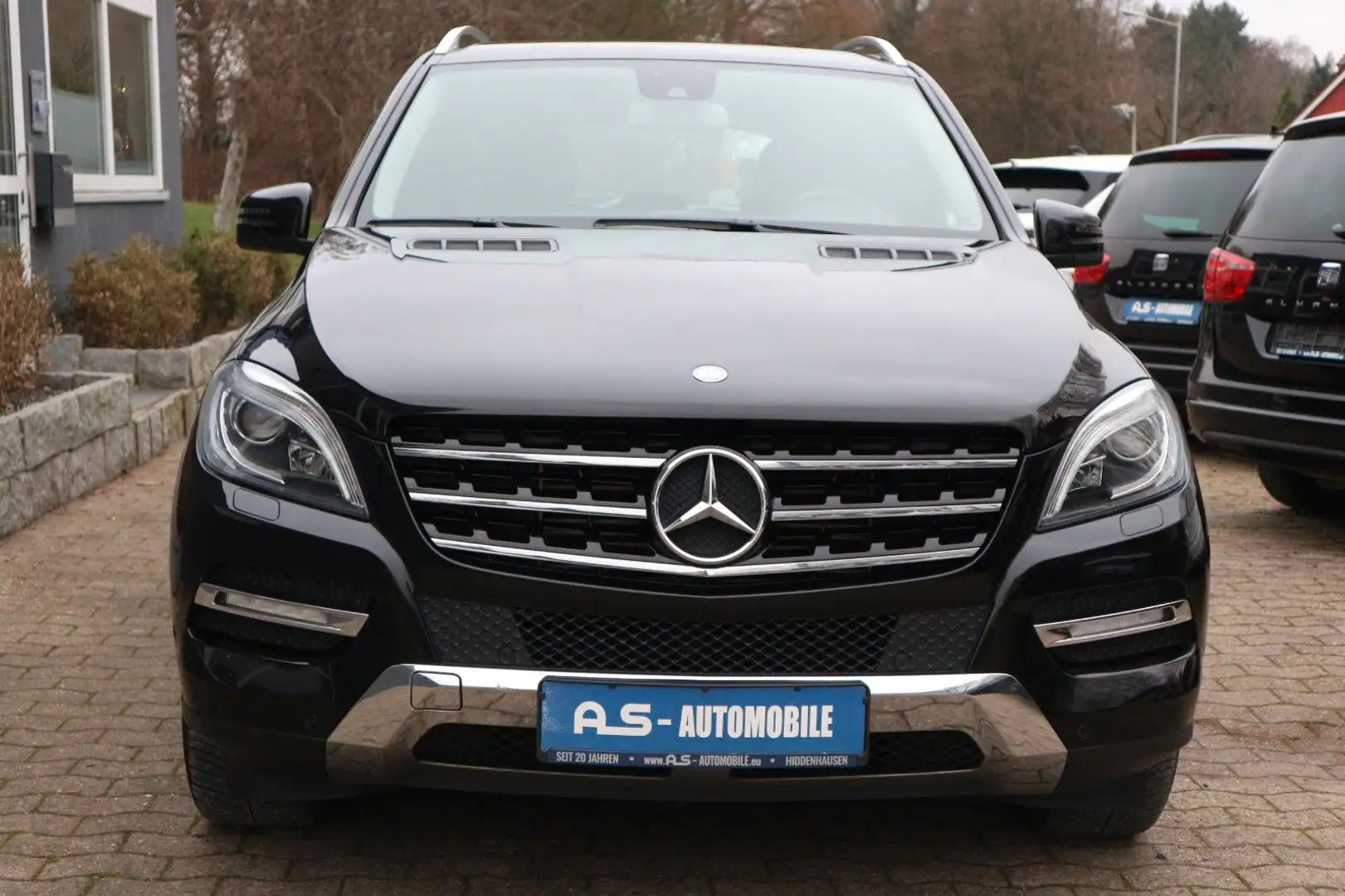 Mercedes-Benz ML 350 CDI BlueTec 4Matic *1.HD/LEDER/NAVI/AHK* Schwarz - 2