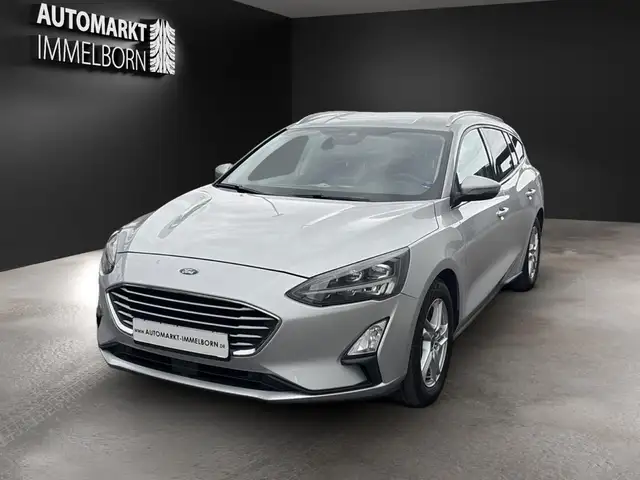 Ford Focus view 3