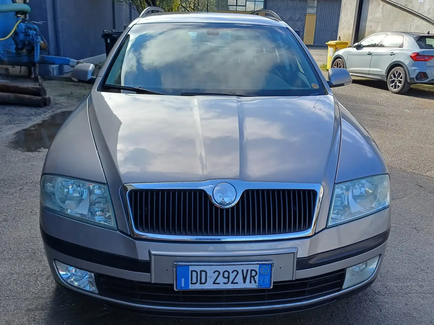 Skoda Octavia Octavia Wagon 2.0 tdi Ambiente 4x4 fap Gris - 2