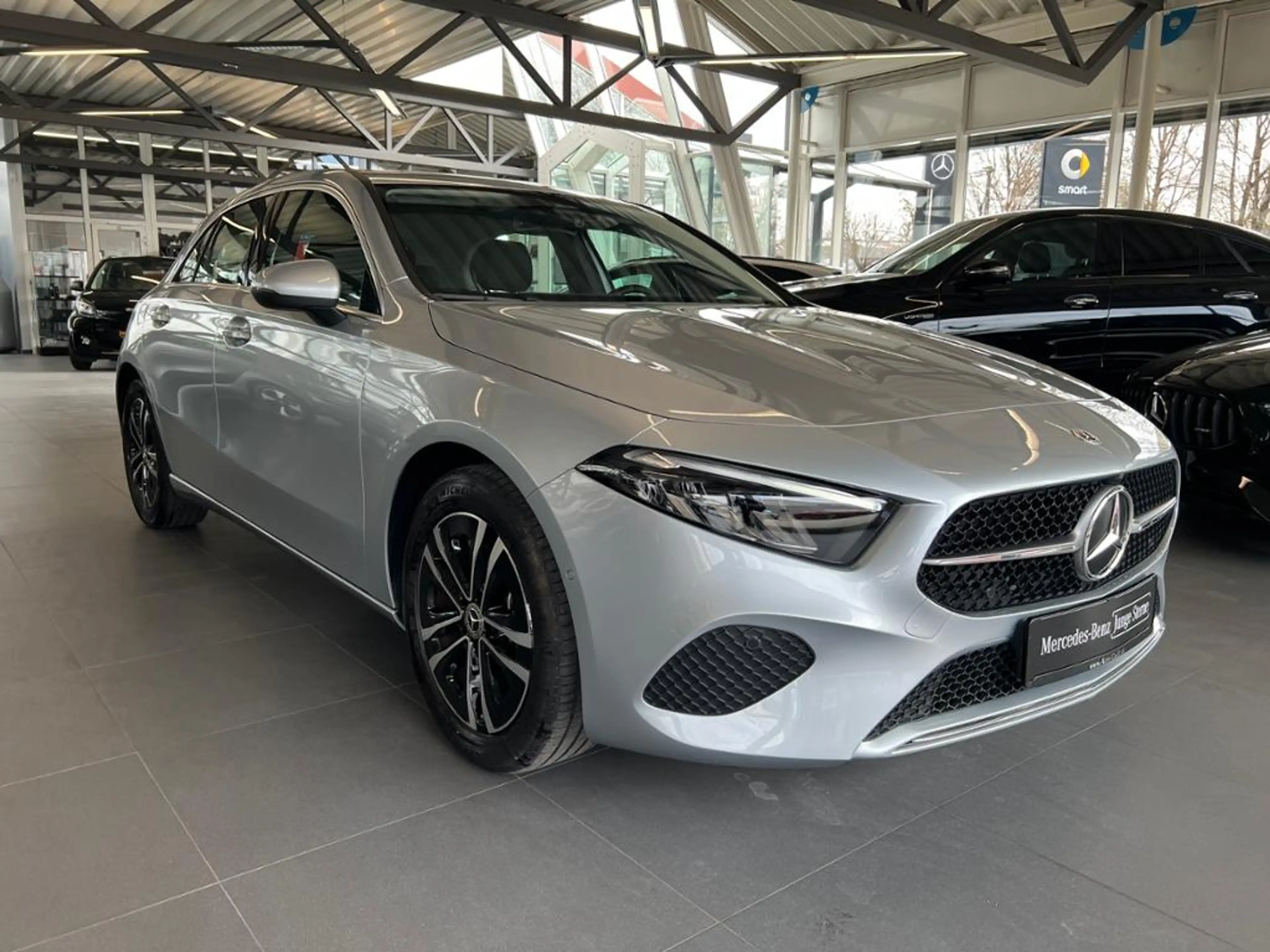 Mercedes-Benz A 200 Avandced Kamera Distronic VolldigiDisplay — photo 4