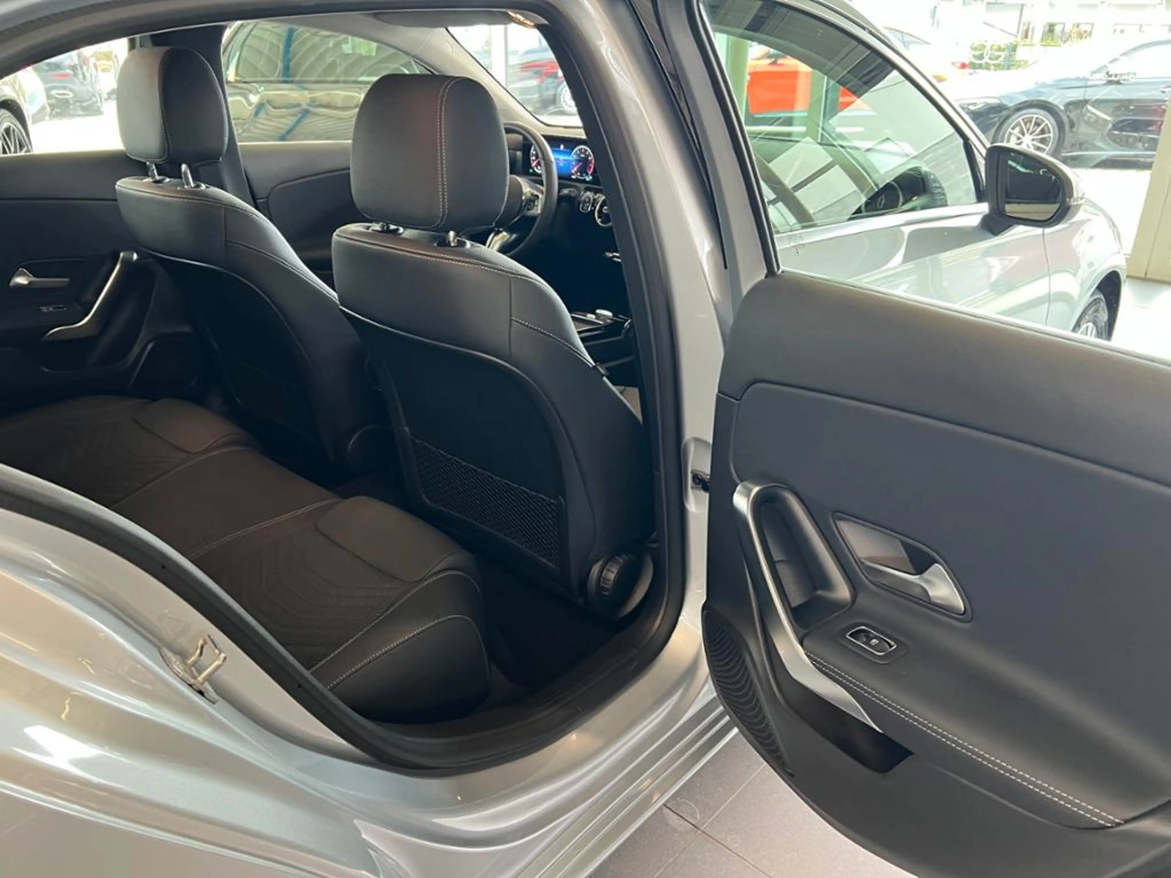 Mercedes-Benz A 200 Avandced Kamera Distronic VolldigiDisplay — photo 11