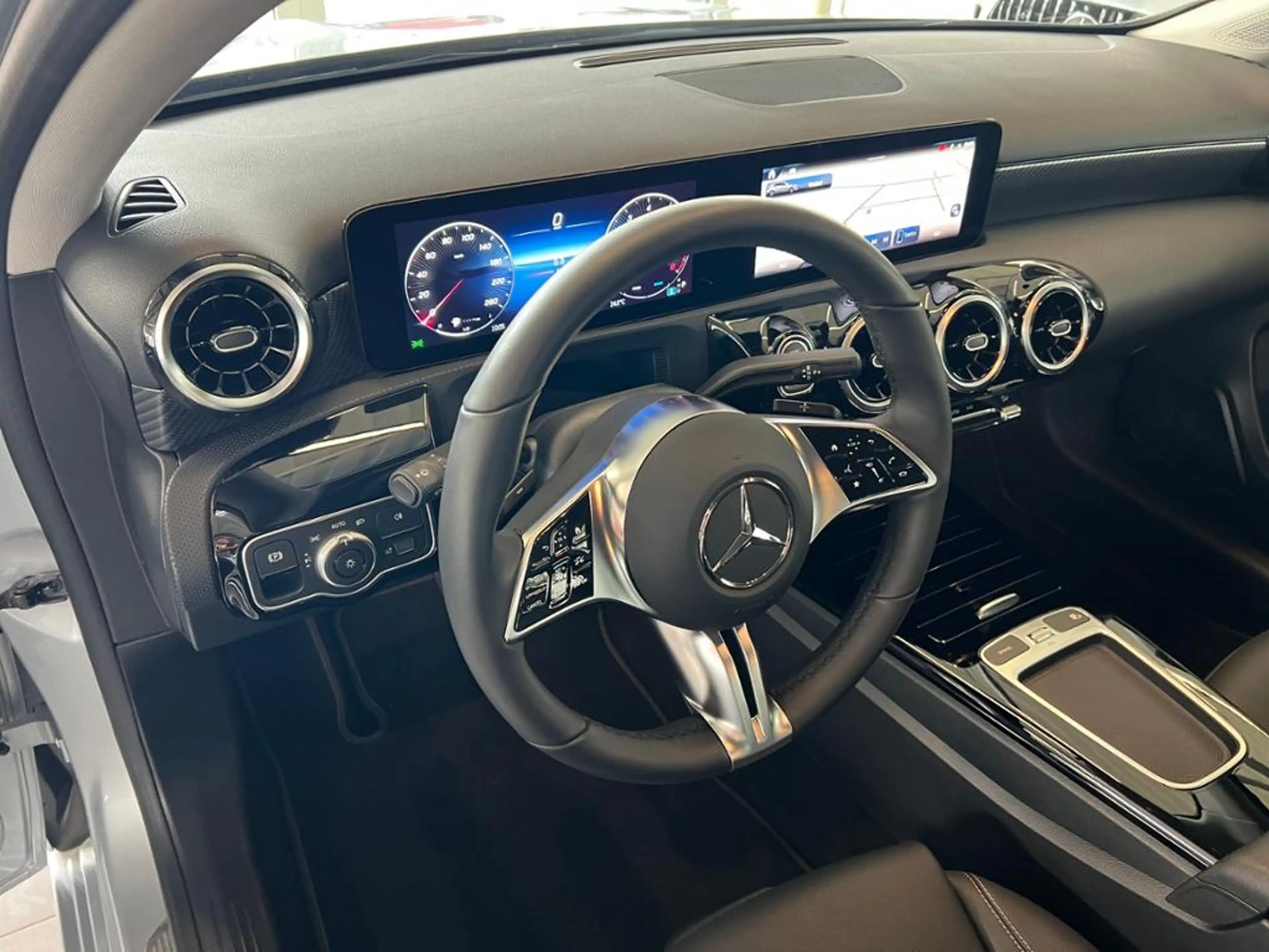 Mercedes-Benz A 200 Avandced Kamera Distronic VolldigiDisplay — photo 14