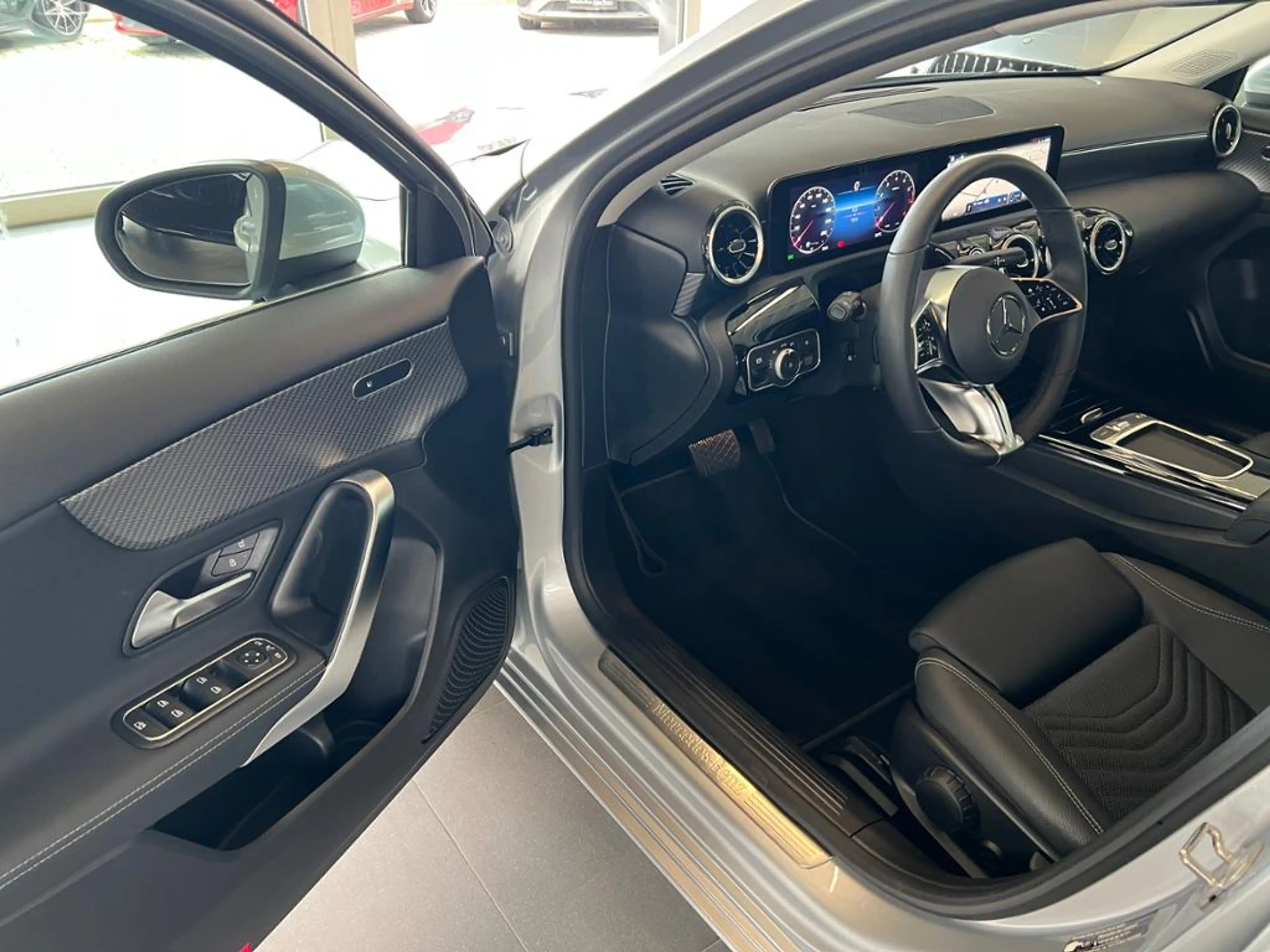 Mercedes-Benz A 200 Avandced Kamera Distronic VolldigiDisplay — photo 8