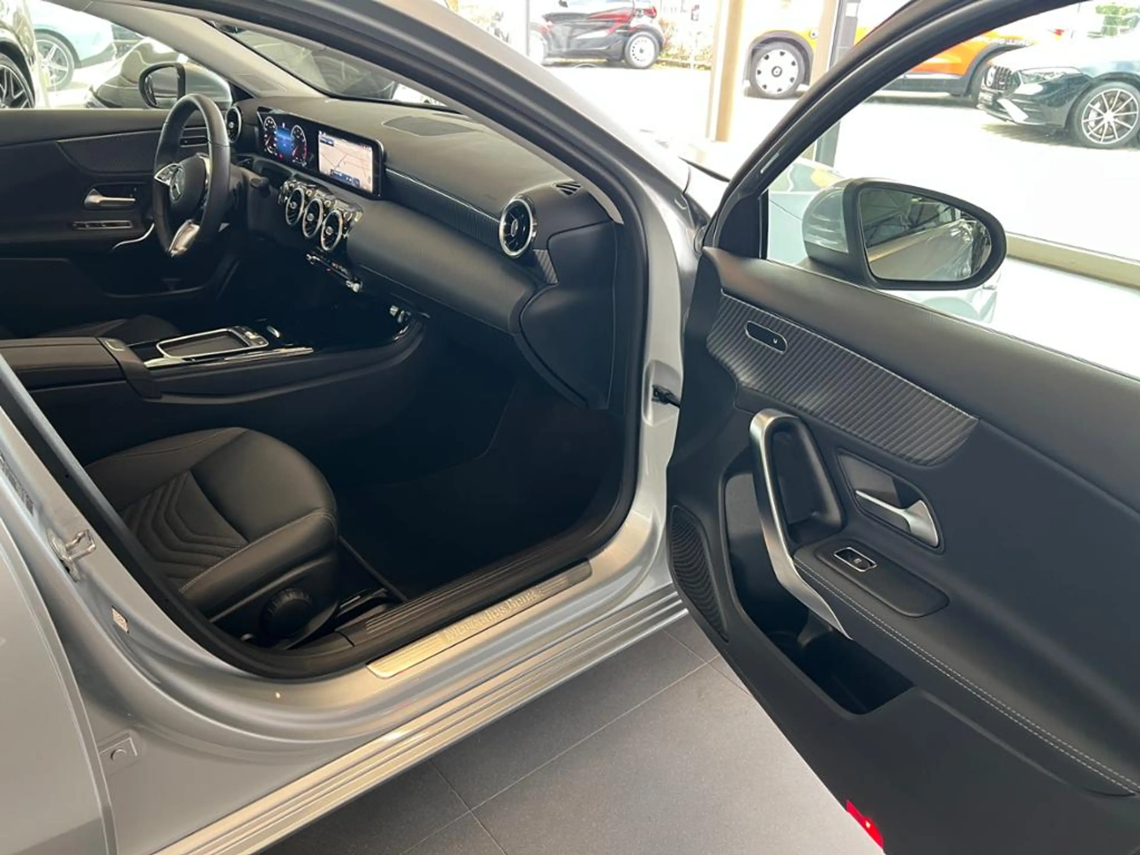 Mercedes-Benz A 200 Avandced Kamera Distronic VolldigiDisplay — photo 10