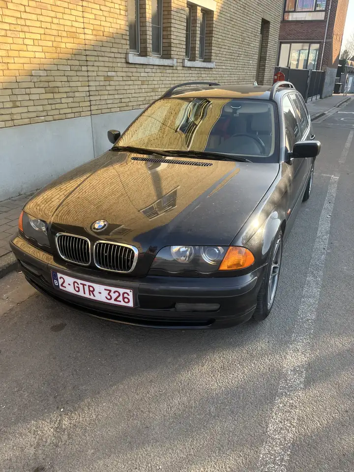 BMW 320i, foto 12