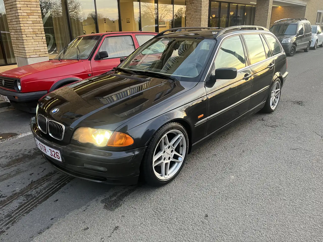 BMW 320i, foto 2