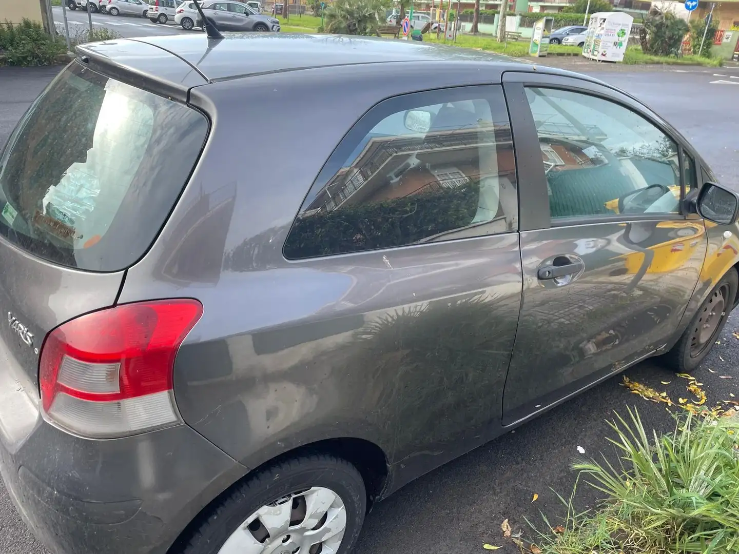 Toyota Yaris Yaris 3p 1.4 d-4d Sol Argento - 2