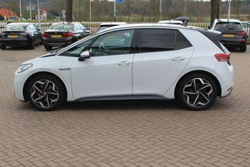 First 58 kWh / 39.045 km! / Camera / Keyless / Mat