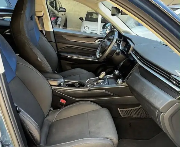 Lynk & Co 01 view 3