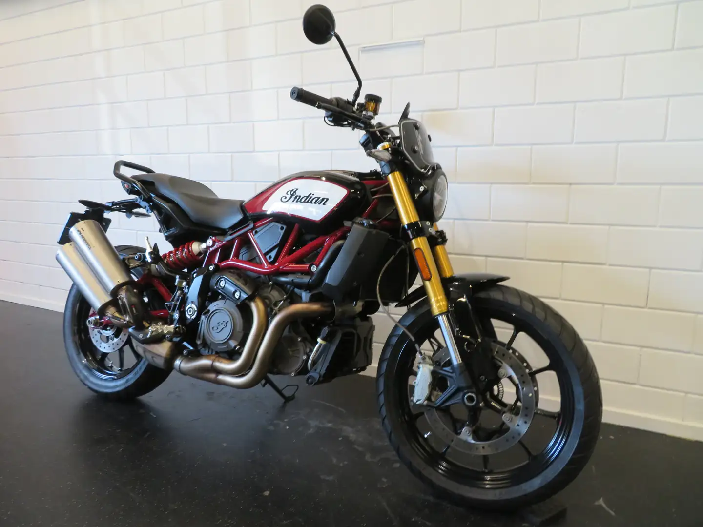Indian FTR 1200 S RACE AKRA NIEUWSTAAT Rojo - 2