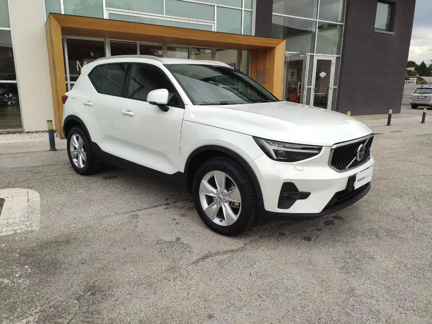 Volvo XC40 2.0 B3 Automatic CORE Bianco - 2