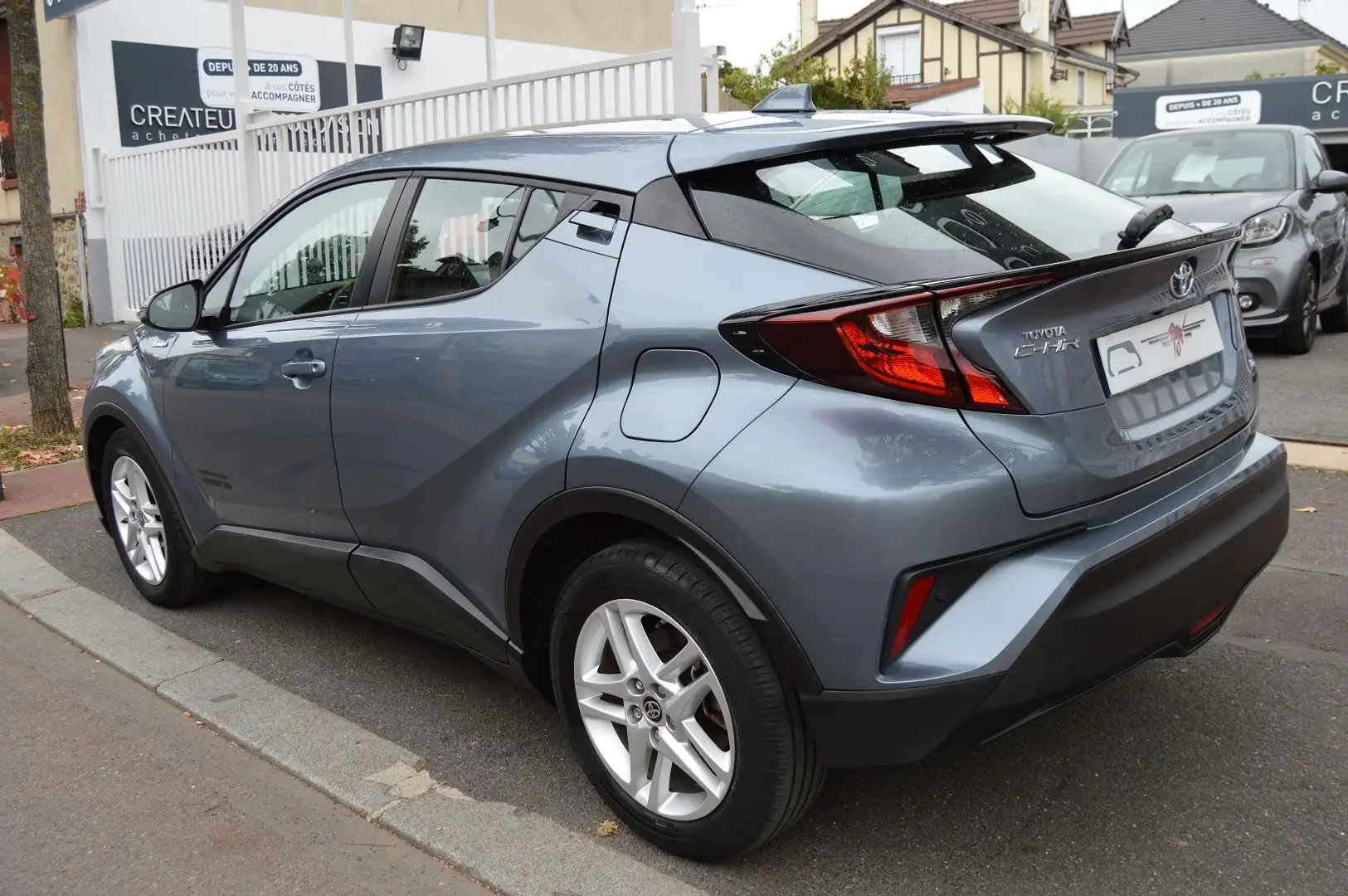 Toyota Dyna 122H DYNAMIC BUSINESS 2WD E-CVT + PROGRAMME BEYOND ZERO ACADEMY MY20 Szary - 2