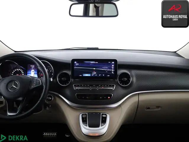 Mercedes-Benz V-Class view 11